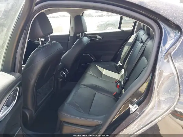 ZARFAEBN4J7566092 2018 ALFA ROMEO GIULIA - Image 8