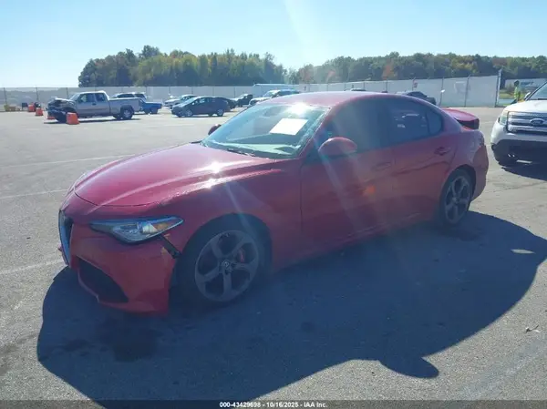 ZARFAEBN4J7567498 2018 ALFA ROMEO GIULIA - Image 2