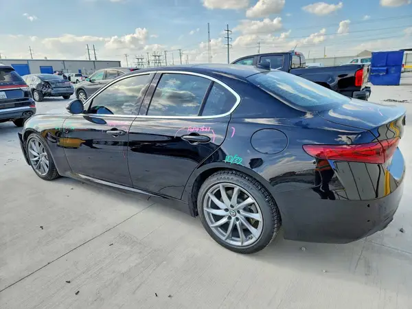 ZARFAEBN4J7580512 2018 ALFA ROMEO GIULIA - Image 2