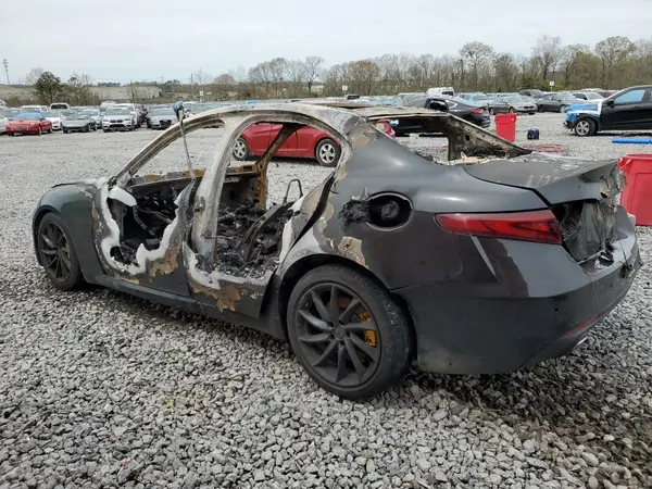 ZARFAEBN5H7535573 2017 ALFA ROMEO GIULIA - Image 2