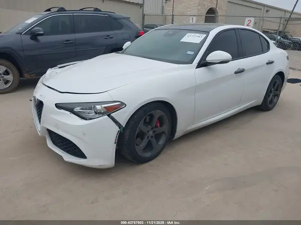ZARFAEBN5H7536898 2017 ALFA ROMEO GIULIA - Image 2