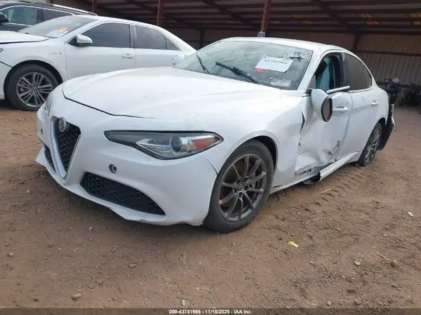 ZARFAEBN5H7540336 2017 ALFA ROMEO GIULIA - Image 2