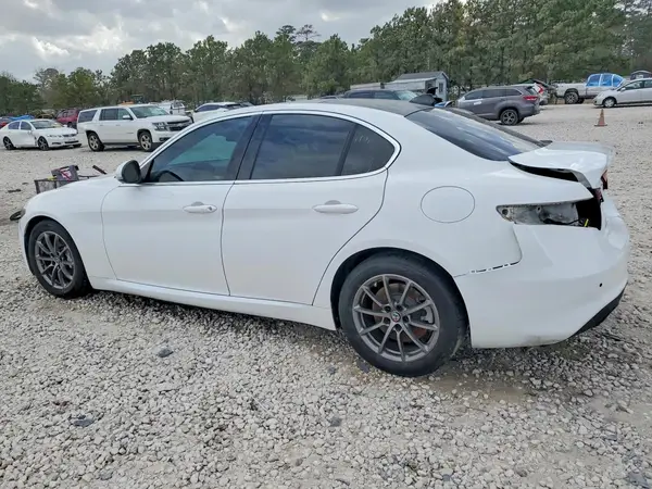 ZARFAEBN5H7554964 2017 ALFA ROMEO GIULIA - Image 2