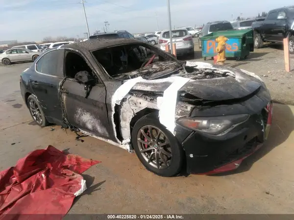 ZARFAEBN5J7564111 2018 ALFA ROMEO GIULIA - Image 1