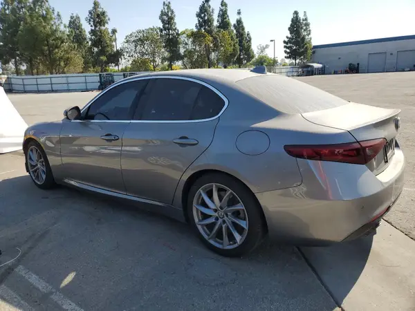 ZARFAEBN5J7564478 2018 ALFA ROMEO GIULIA - Image 2