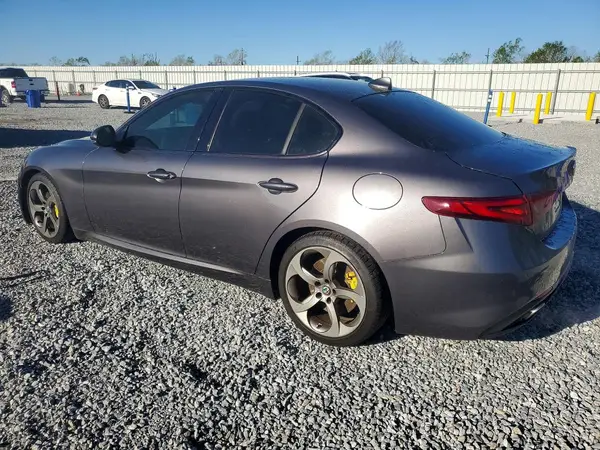 ZARFAEBN5J7577862 2018 ALFA ROMEO GIULIA - Image 2