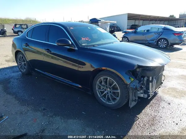 ZARFAEBN5J7581071 2018 ALFA ROMEO GIULIA - Image 1