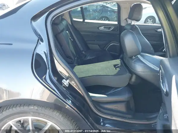ZARFAEBN5J7581071 2018 ALFA ROMEO GIULIA - Image 8