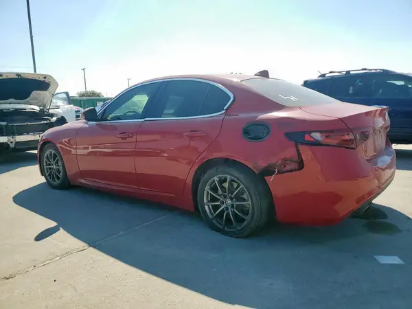 ZARFAEBN5J7581801 2018 ALFA ROMEO GIULIA - Image 2