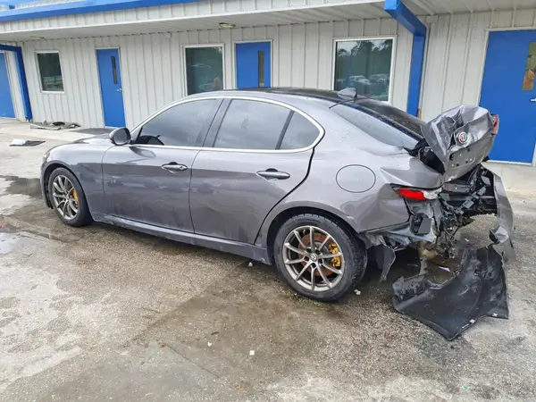 ZARFAEBN5J7589848 2018 ALFA ROMEO GIULIA - Image 2