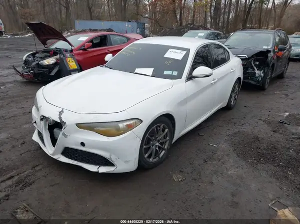 ZARFAEBN5J7590028 2018 ALFA ROMEO GIULIA - Image 2