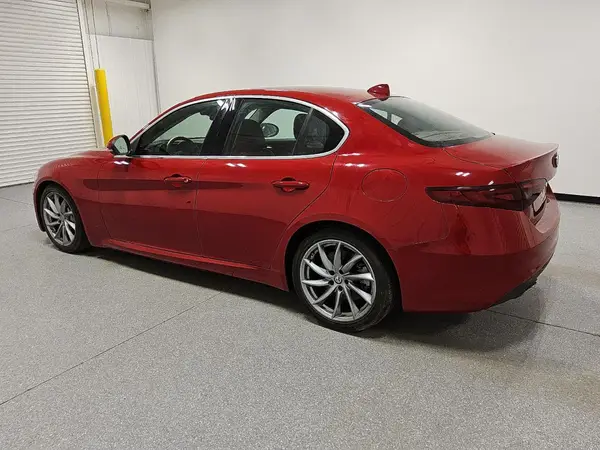 ZARFAEBN5J7591566 2018 ALFA ROMEO GIULIA - Image 2