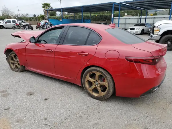 ZARFAEBN6H7533055 2017 ALFA ROMEO GIULIA - Image 2