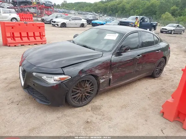 ZARFAEBN6H7546128 2017 ALFA ROMEO GIULIA - Image 2