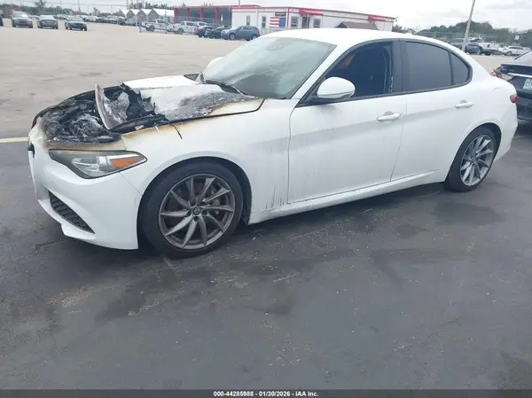 ZARFAEBN6H7551734 2017 ALFA ROMEO GIULIA - Image 2