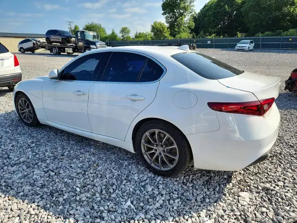 ZARFAEBN6H7553984 2017 ALFA ROMEO GIULIA - Image 2