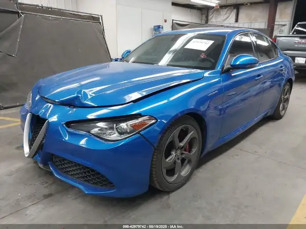 ZARFAEBN6H7558649 2017 ALFA ROMEO GIULIA - Image 2