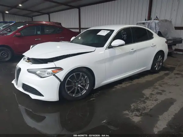 ZARFAEBN6J7565963 2018 ALFA ROMEO GIULIA - Image 2