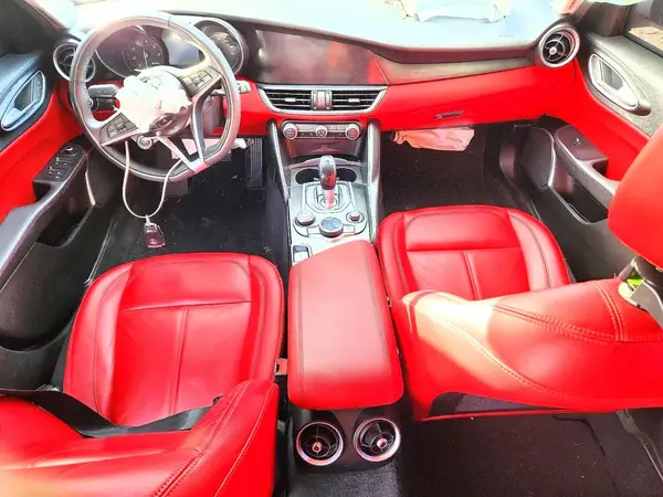 ZARFAEBN6J7566336 2018 ALFA ROMEO GIULIA - Image 8