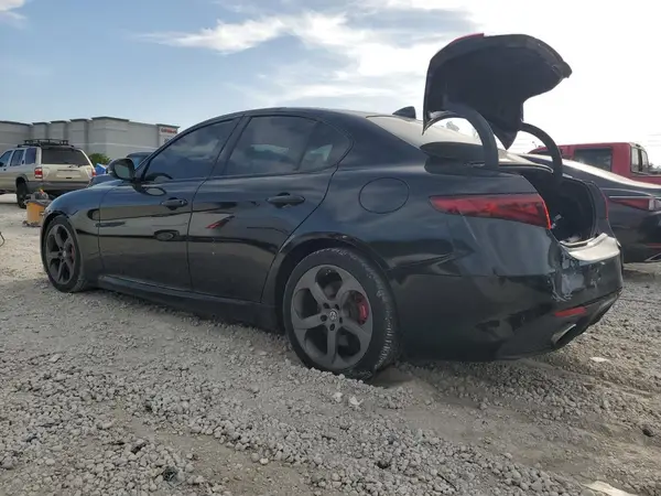 ZARFAEBN6J7566885 2018 ALFA ROMEO GIULIA - Image 2