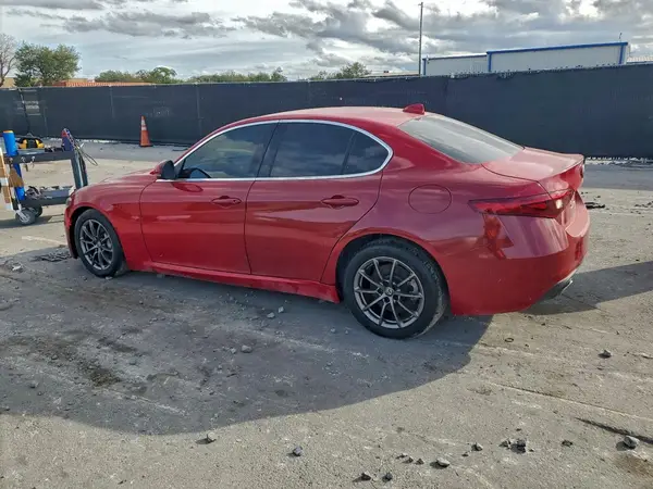 ZARFAEBN6J7571763 2018 ALFA ROMEO GIULIA - Image 2