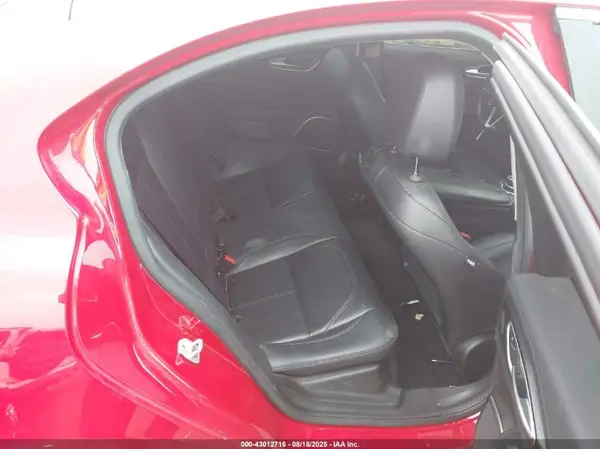 ZARFAEBN6J7580088 2018 ALFA ROMEO GIULIA - Image 8