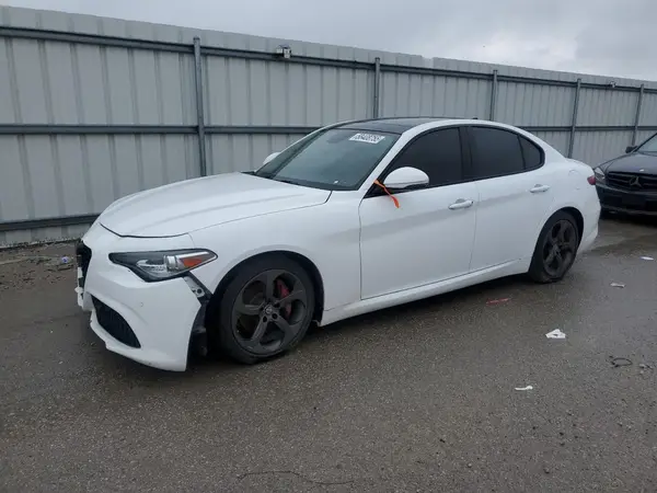 ZARFAEBN6J7594072 2018 ALFA ROMEO GIULIA - Image 1