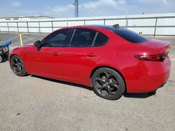 ZARFAEBN6J7595867 2018 ALFA ROMEO GIULIA - Image 2