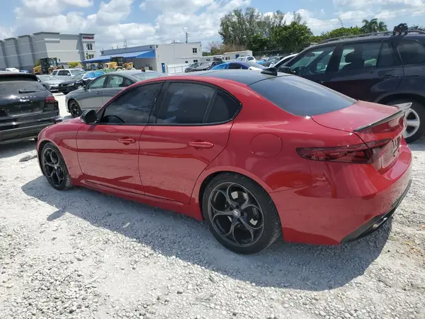 ZARFAEBN6J7597215 2018 ALFA ROMEO GIULIA - Image 2