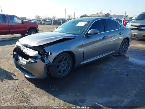 ZARFAEBN7H7531556 2017 ALFA ROMEO GIULIA - Image 2