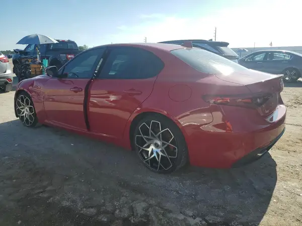 ZARFAEBN7H7534165 2017 ALFA ROMEO GIULIA - Image 2