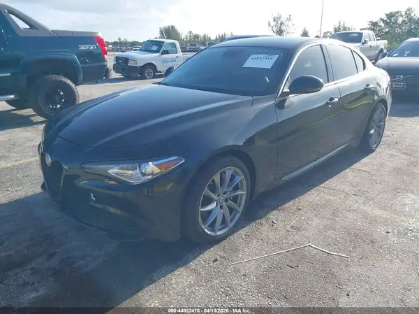 ZARFAEBN7H7544582 2017 ALFA ROMEO GIULIA - Image 2