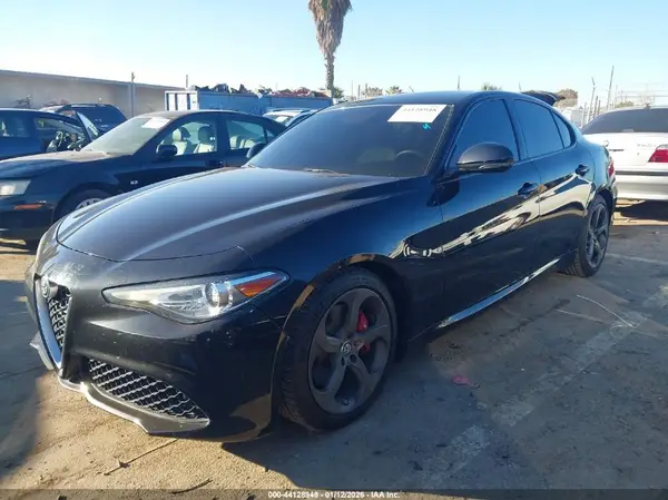 ZARFAEBN7J7565230 2018 ALFA ROMEO GIULIA - Image 2