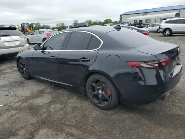 ZARFAEBN7J7581475 2018 ALFA ROMEO GIULIA - Image 2