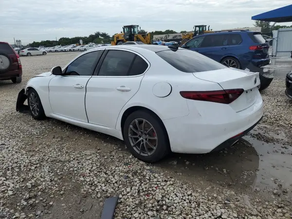 ZARFAEBN7J7594839 2018 ALFA ROMEO GIULIA - Image 2