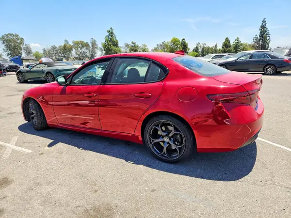 ZARFAEBN7J7598843 2018 ALFA ROMEO GIULIA - Image 2