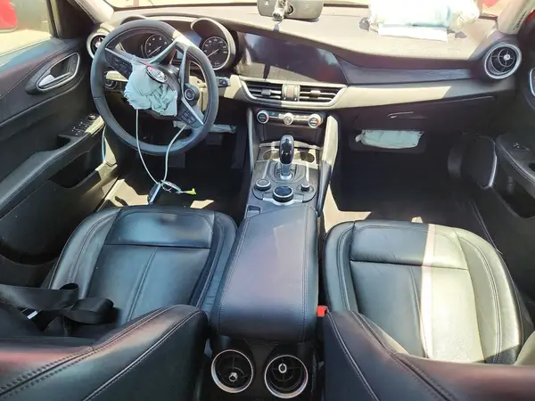 ZARFAEBN7J7598843 2018 ALFA ROMEO GIULIA - Image 8