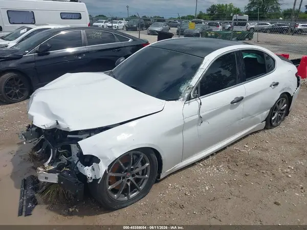 ZARFAEBN8J7563373 2018 ALFA ROMEO GIULIA - Image 2