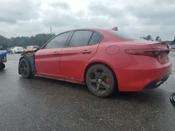 ZARFAEBN8J7566158 2018 ALFA ROMEO GIULIA - Image 2