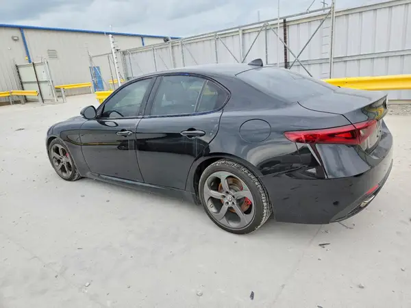 ZARFAEBN8J7566189 2018 ALFA ROMEO GIULIA - Image 2