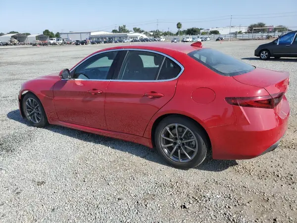ZARFAEBN8J7570159 2018 ALFA ROMEO GIULIA - Image 2