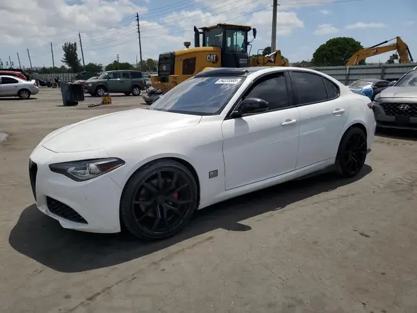ZARFAEBN8J7582862 2018 ALFA ROMEO GIULIA - Image 1