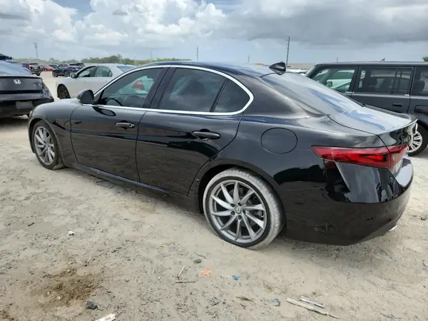 ZARFAEBN9H7539951 2017 ALFA ROMEO GIULIA - Image 2