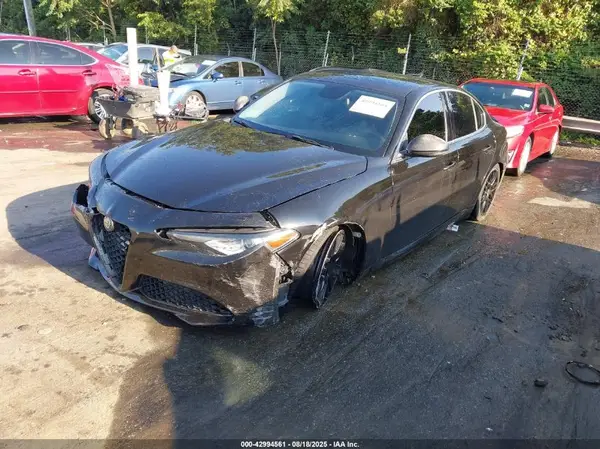 ZARFAEBN9H7544888 2017 ALFA ROMEO GIULIA - Image 2