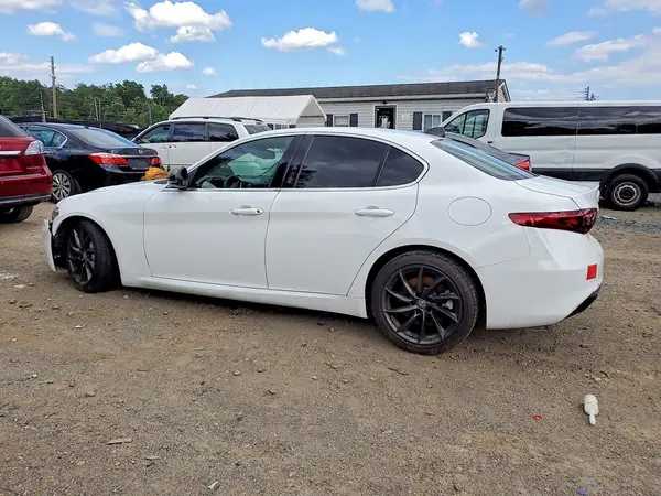 ZARFAEBN9H7555714 2017 ALFA ROMEO GIULIA - Image 2