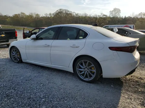 ZARFAEBN9H7557026 2017 ALFA ROMEO GIULIA - Image 2