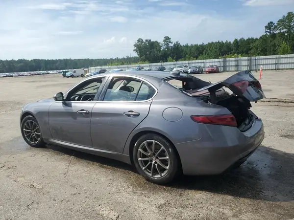 ZARFAEBN9J7566816 2018 ALFA ROMEO GIULIA - Image 2