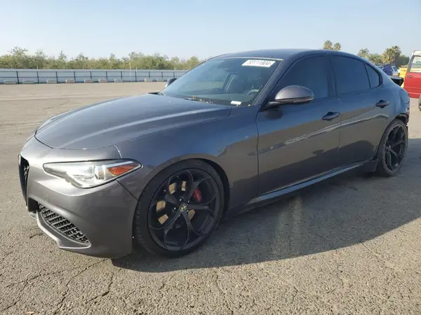 ZARFAEBN9J7566945 2018 ALFA ROMEO GIULIA - Image 1