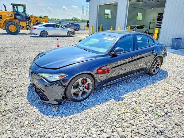 ZARFAEBN9J7567626 2018 ALFA ROMEO GIULIA - Image 1