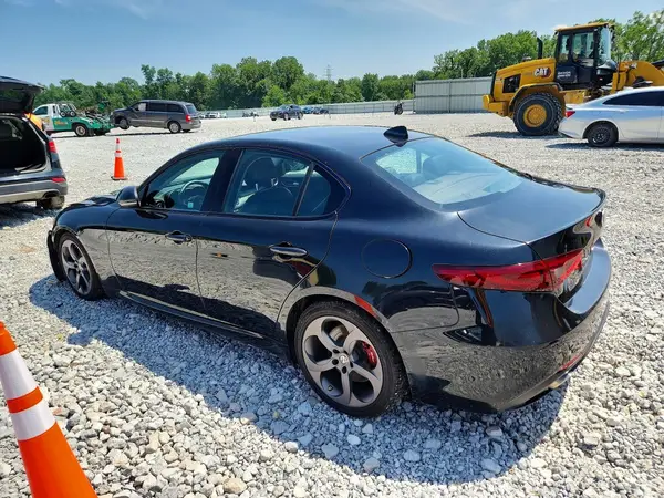ZARFAEBN9J7567626 2018 ALFA ROMEO GIULIA - Image 2